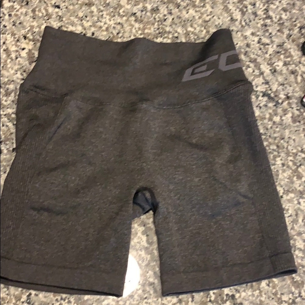 Echt booty scrunch shorts